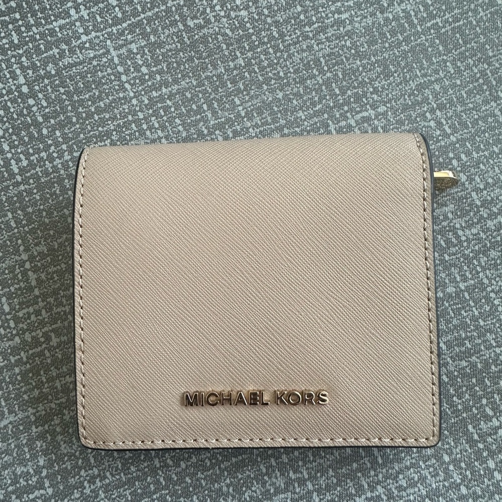 Michael Kors Taupe Pebbled Leather Wallet Gold‎ Logo Snap Zip Coin